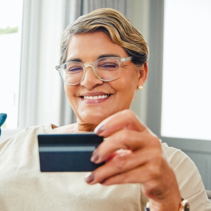 woman holding a credit card